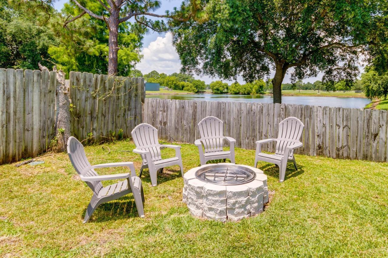 Gulf Breeze Vacation Rental For 2 With Pool Access! Exterior photo