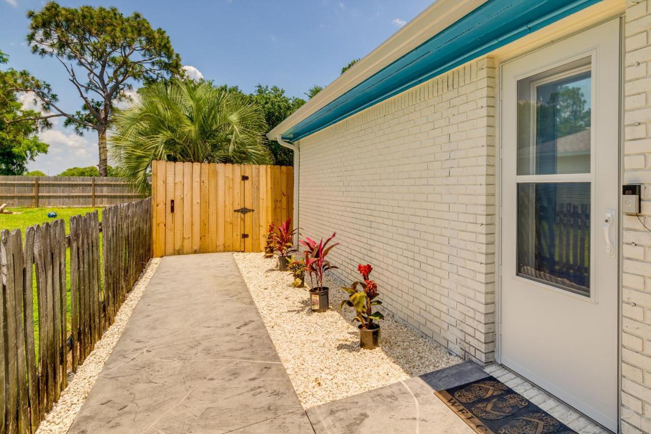 Gulf Breeze Vacation Rental For 2 With Pool Access! Exterior photo